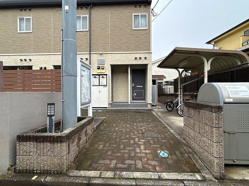 レオパレスプリムヴェール エントランス