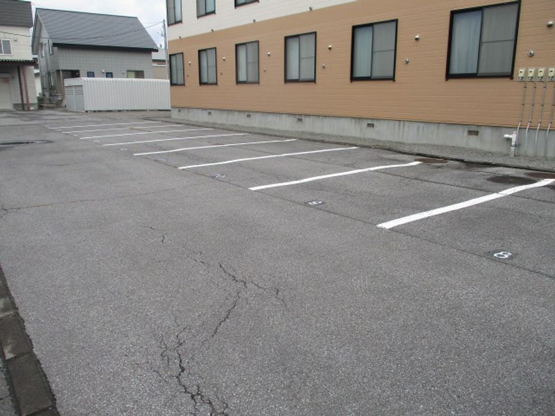 レオパレスＰｒｅｓｅｒｖｅ 駐車場