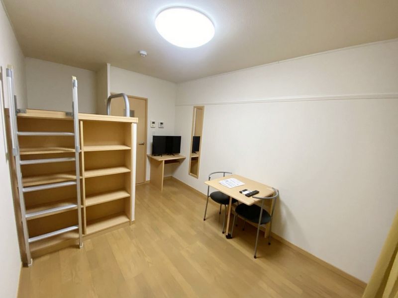 レオパレスセントラルアイ 居間