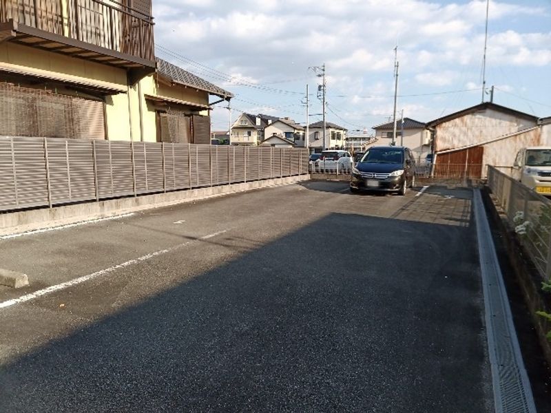 レオパレス津新町 駐車場