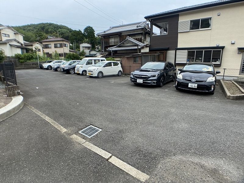 レオパレス茜 駐車場