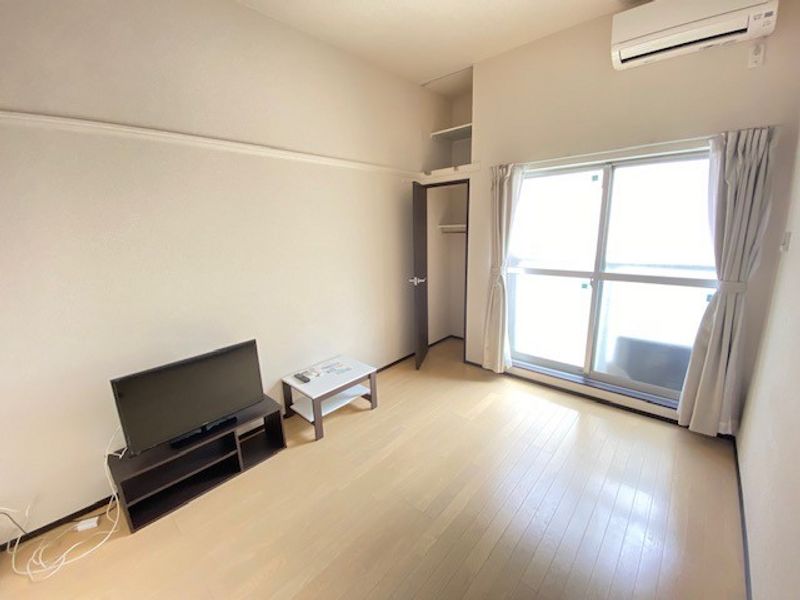ミランダ曳六 居間