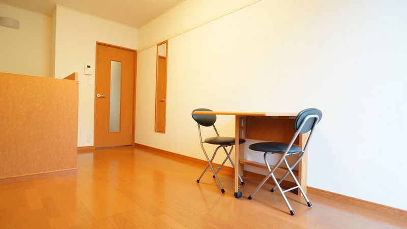 レオパレスＳＯＬＵＴＩＯＮＳ 居間