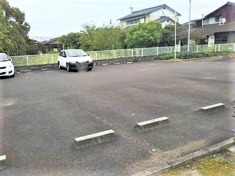 レオパレスもろどみ 駐車場