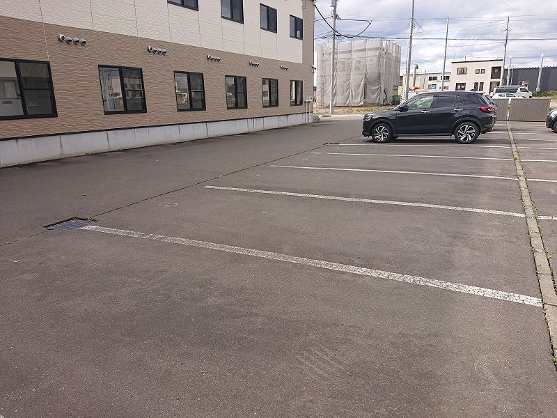 レオパレスギルビーＭ 駐車場