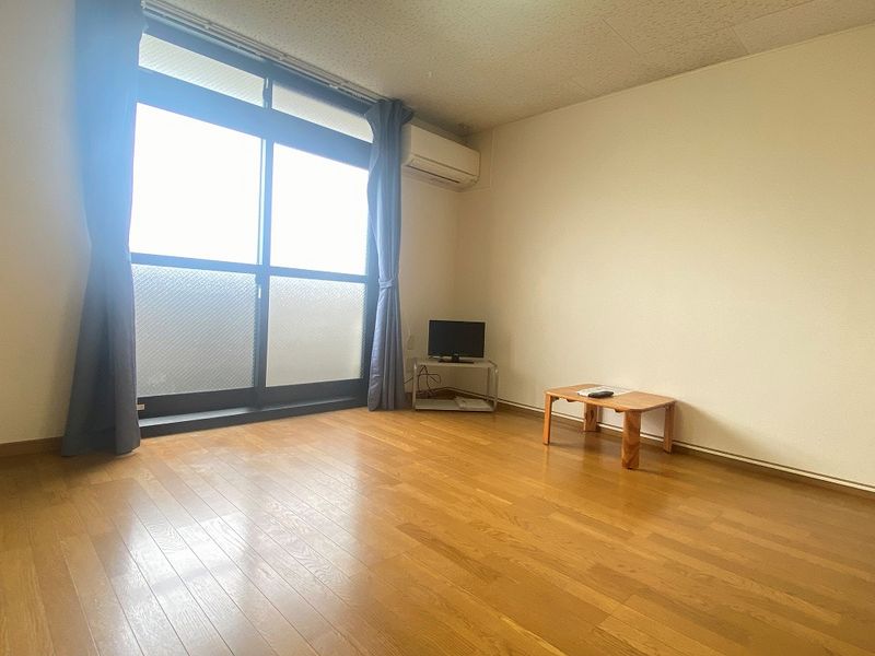 レオパレスホワイエⅢ 居間