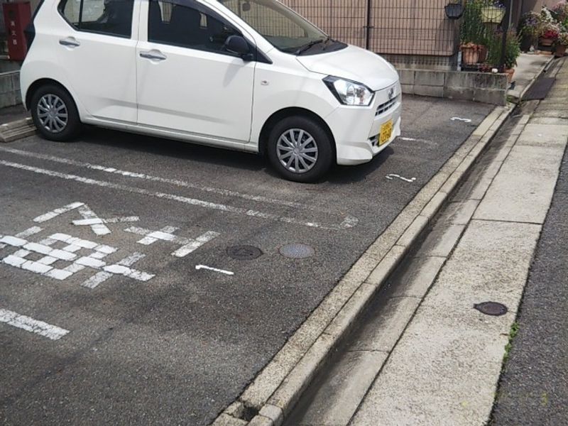 レオパレス鶴田 駐車場