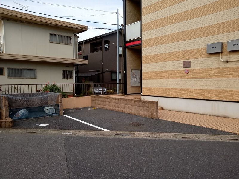 レオパレスプチドムール　サカエ 駐車場