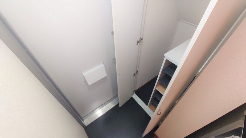 レオパレスアドニス　ミヤキ 玄関