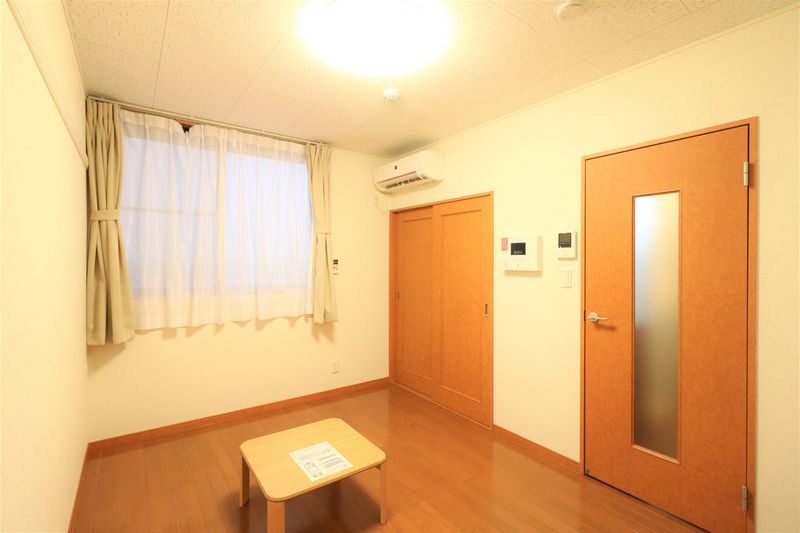 レオパレスバンブー雅 居間
