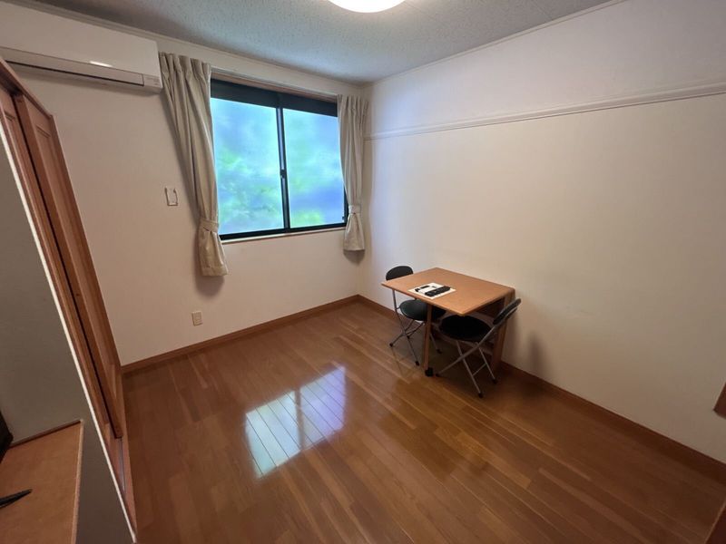 レオパレス花 居間