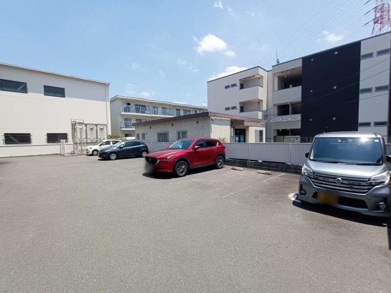 レオパレスサンマルク 駐車場