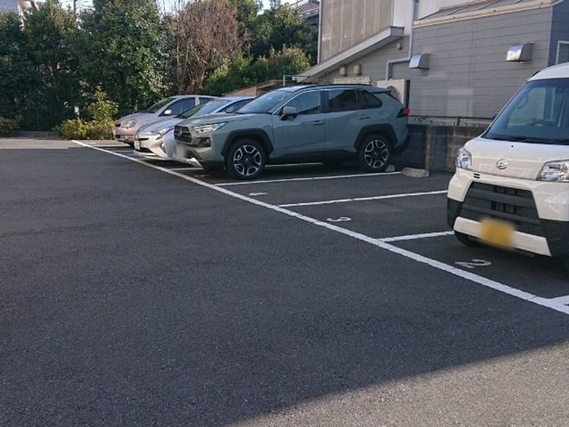 レオパレスフローラⅠ 駐車場