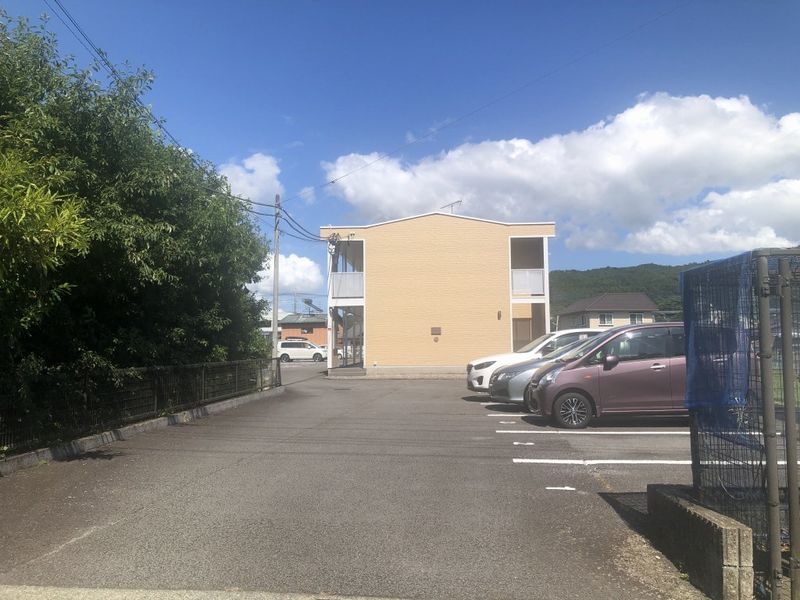 レオパレスすがぬま 駐車場