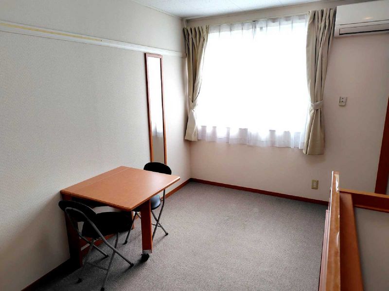 レオパレスルミエール 居間