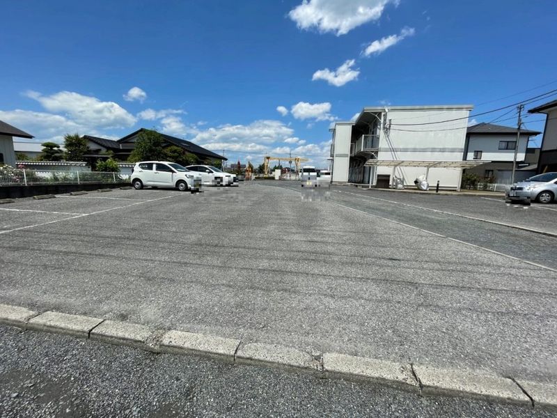 レオパレス今鹿島 駐車場