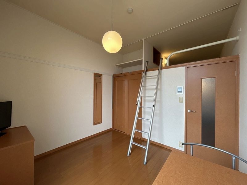 レオパレスカンタービレ 居間