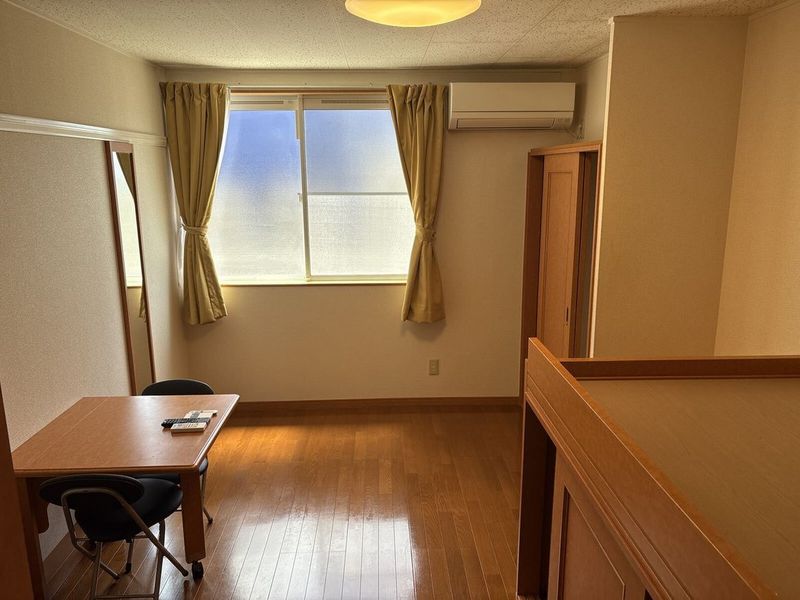 レオパレスＭｉｗａ 居間