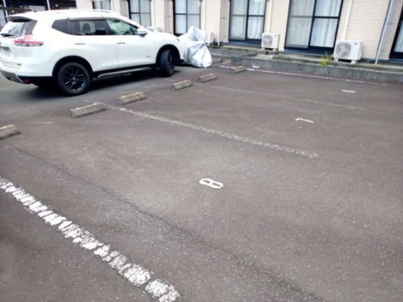 レオパレスなかや 駐車場