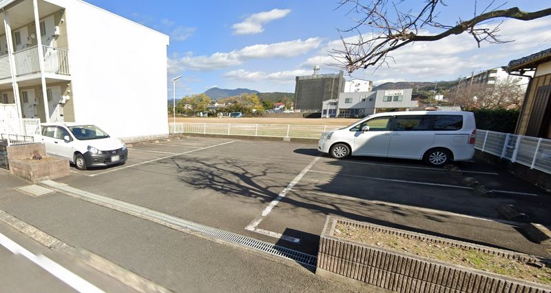 レオパレス寿 駐車場