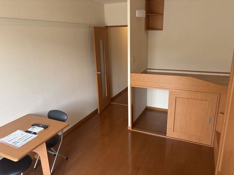 レオパレストゥデイ 居間