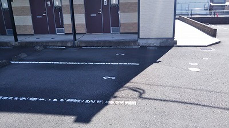 レオパレスマーシュ 駐車場