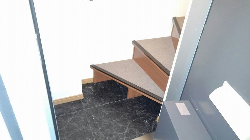 レオパレスベアート松阪 玄関