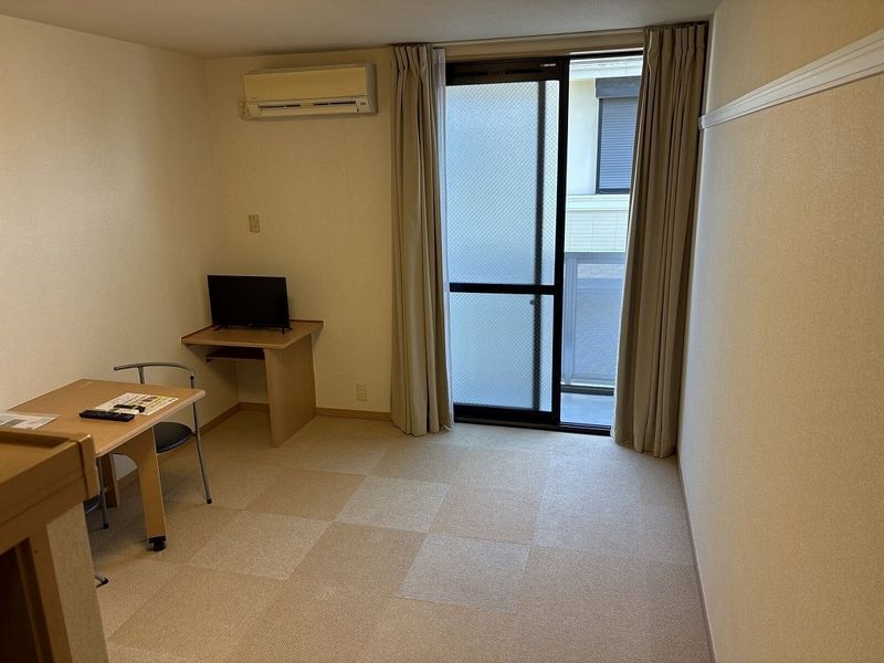 レオパレスアゼリアパーク 居間