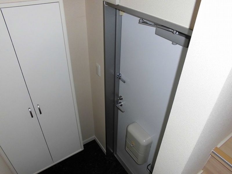 レオネクストＮ２ 玄関