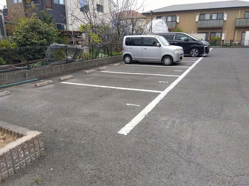 レオパレスＳｕｃｃｅｓｓ 駐車場