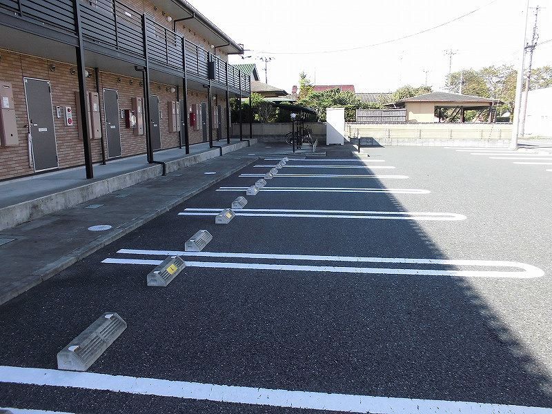 レオネクストハイブリッヂ 駐車場
