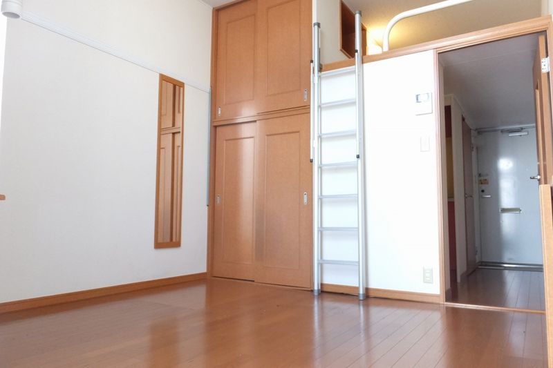 レオパレスオリマ 居間