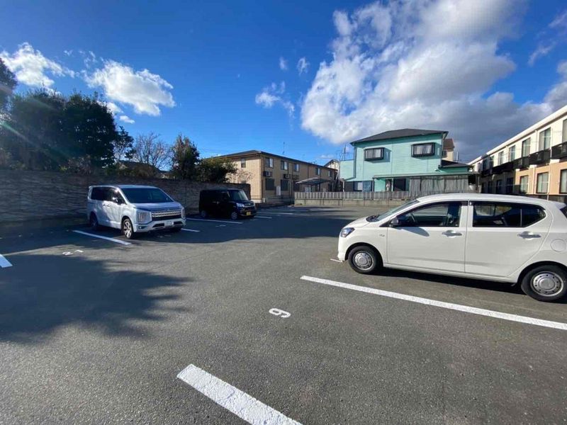 レオパレスビエネスタ 駐車場