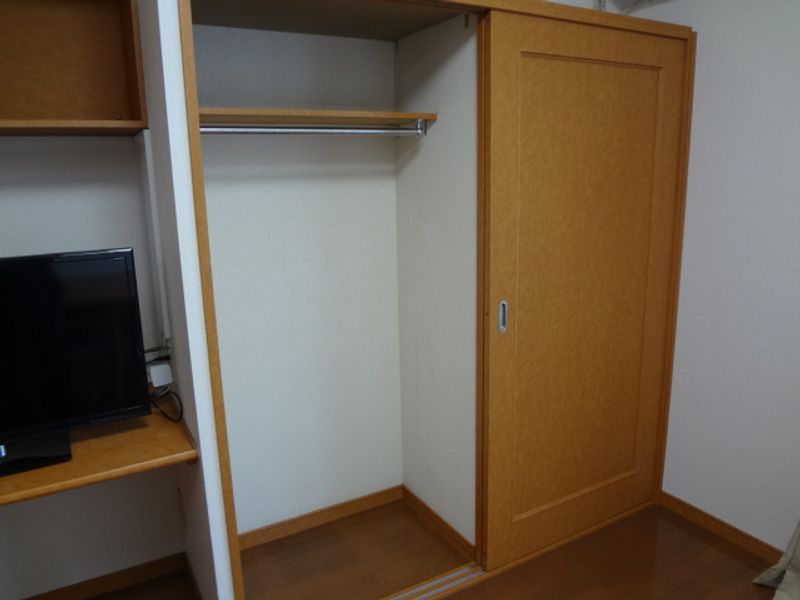 レオパレスアイエス湖西 収納