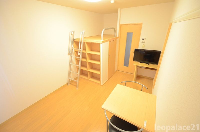 レオパレス太田参番館 居間