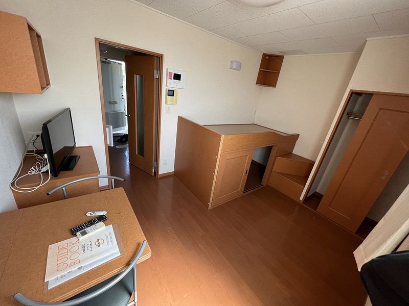 レオパレスＭ 居間