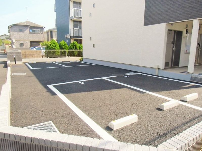 クレイノリバティアークレイワ 駐車場