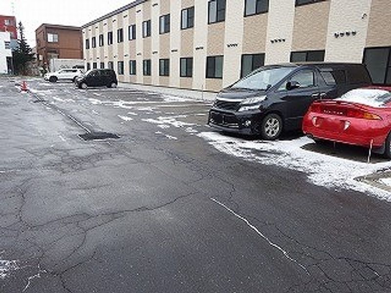 レオパレスステラ 駐車場