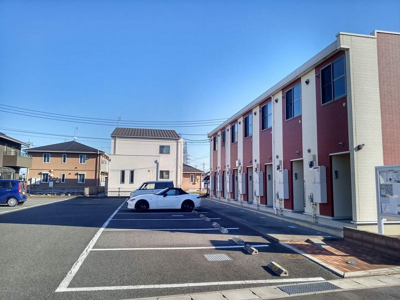 レオネクストサンシャインⅤ 駐車場