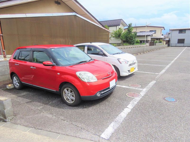 レオパレスつきのき 駐車場
