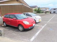 レオパレスつきのき 駐車場