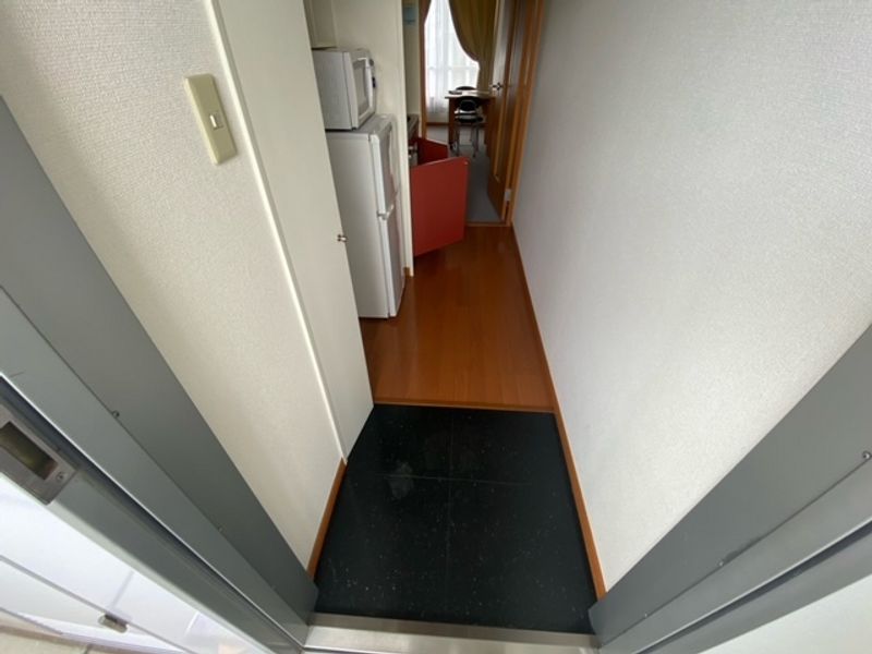 レオパレスシュプール 玄関