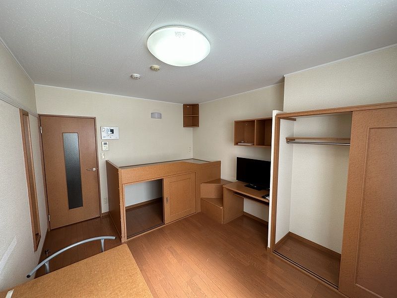 レオパレスカレーラ藤富 居間
