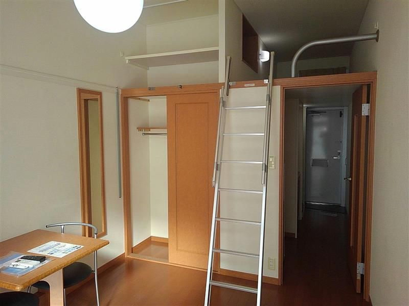 レオパレス旭 居間