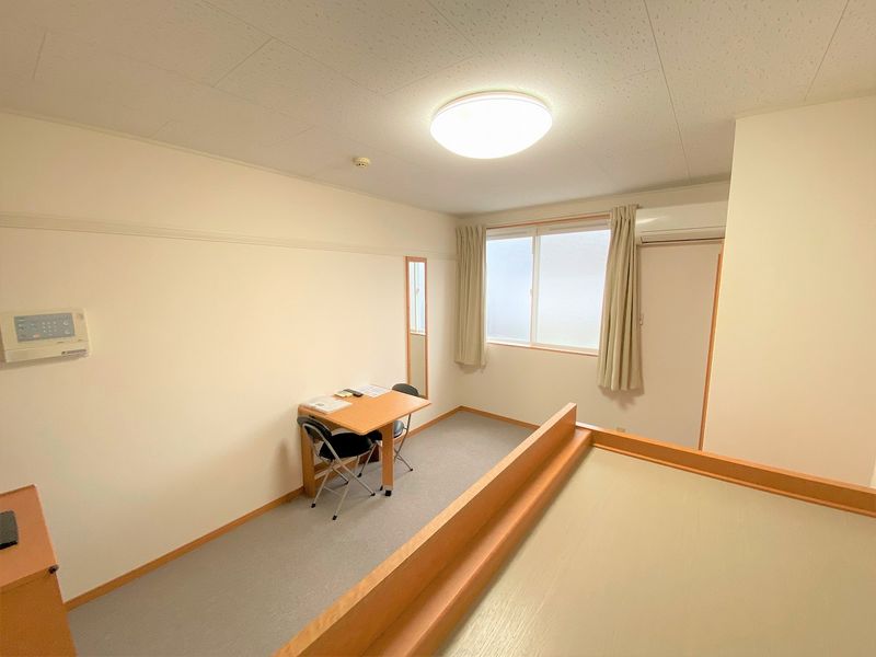 レオパレスプリマヴェーラ 居間
