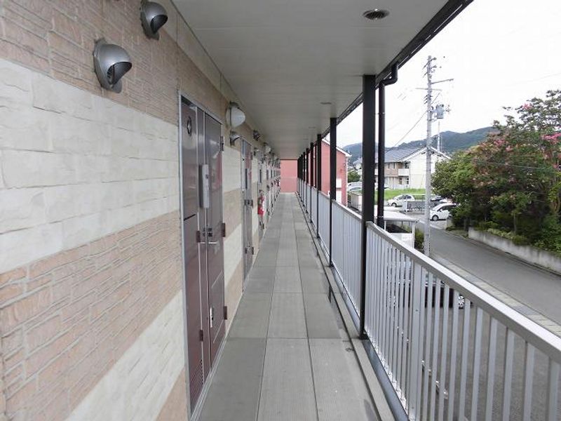 レオパレス涼風爽 エントランス