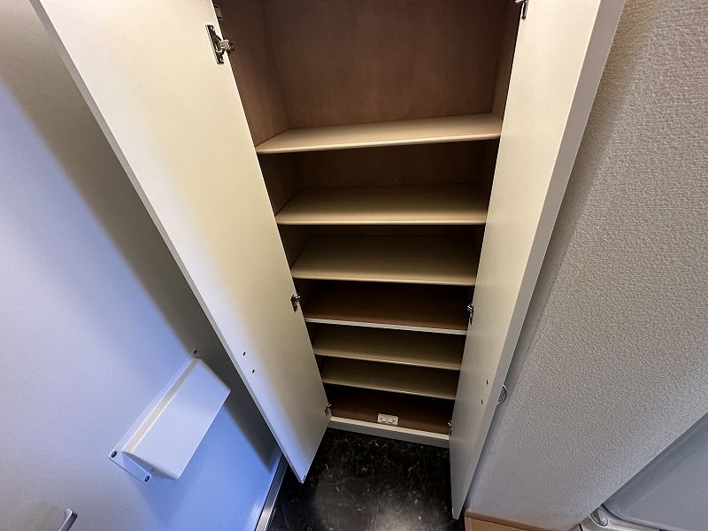 レオパレスｉハウス 玄関
