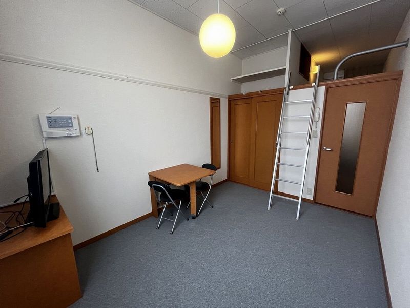 レオパレスパークハイム 居間
