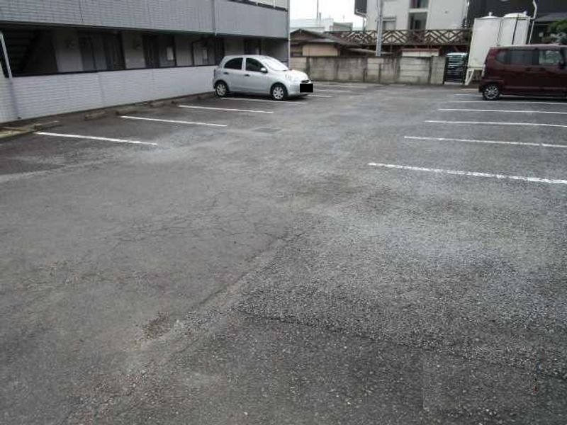 レオパレス長谷Ⅱ 駐車場