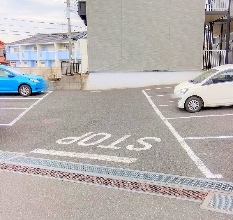 レオパレスイースト 駐車場